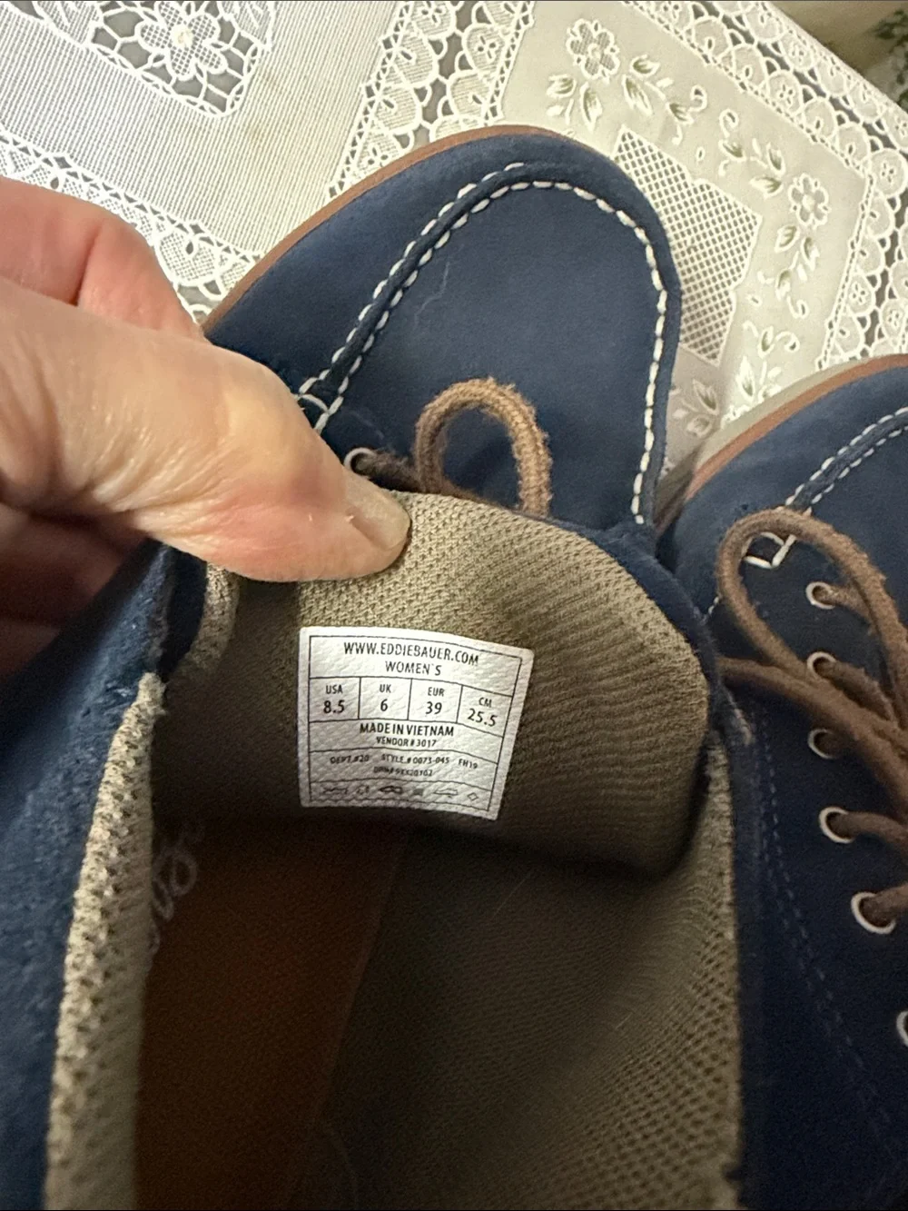 Eddie Bauer Navy Suede Chukka Ankle Boots with Brown Laces